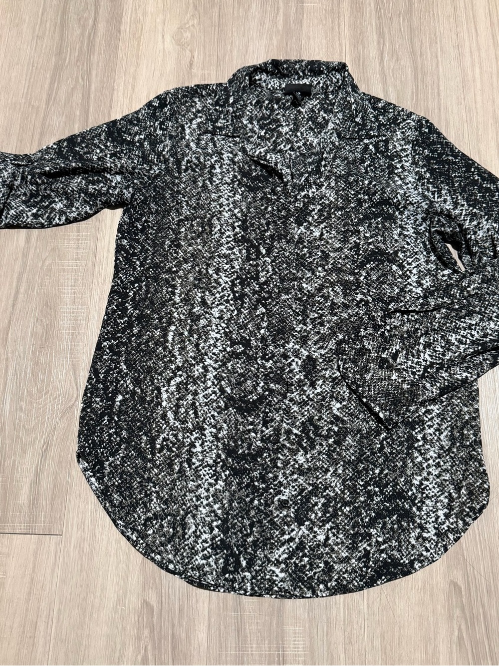 Mossimo Black White Snakeskin Animal Print Button Front Blouse Size S